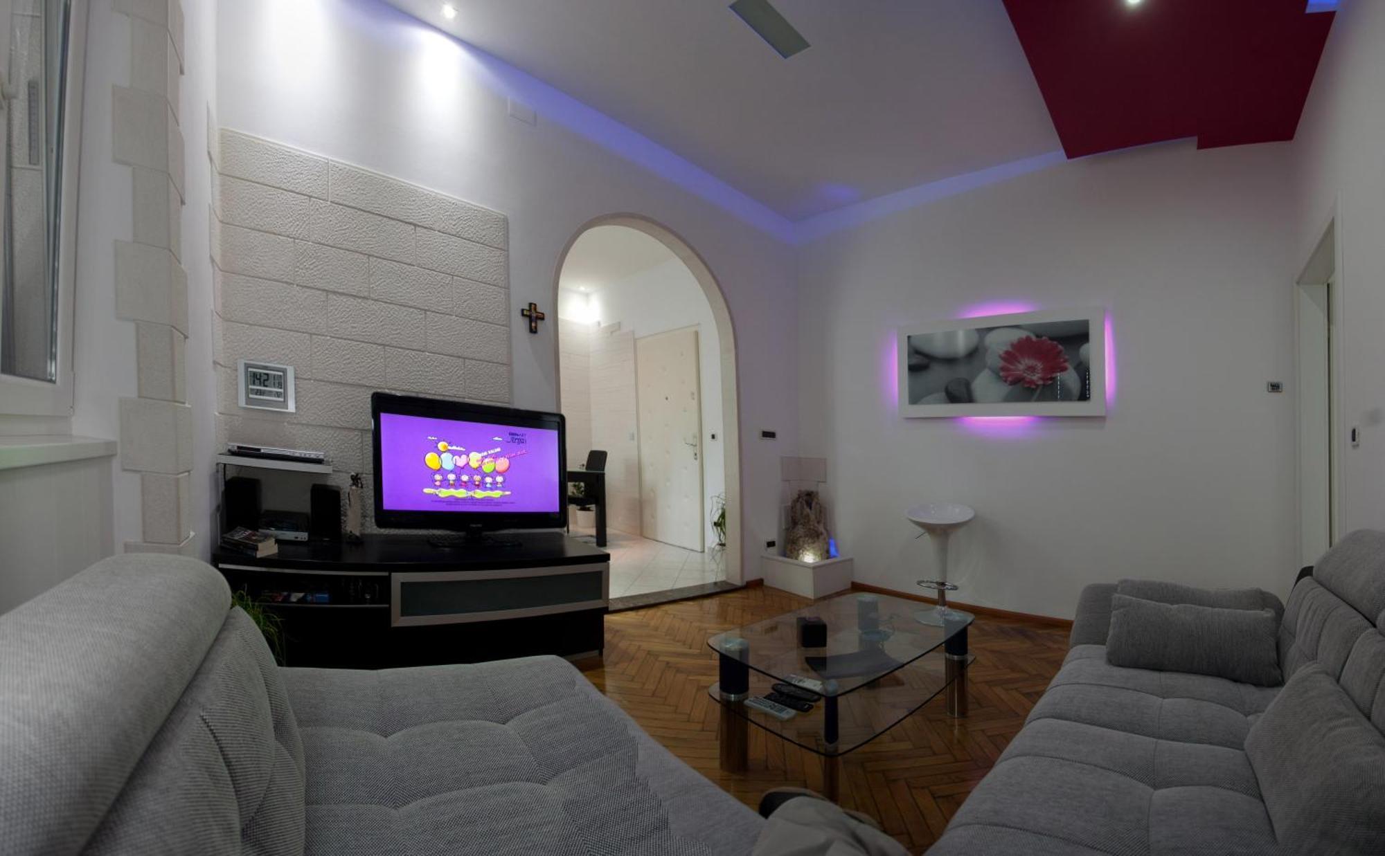 Stylish Theatre Apartments Спліт Екстер'єр фото